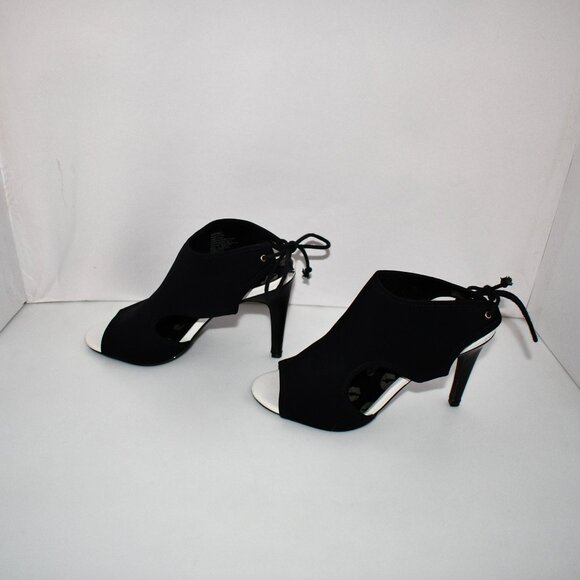 Juicy Couture Tie Back Heels in Black/White Size: 9M Great Condition - Picture 3 of 7
